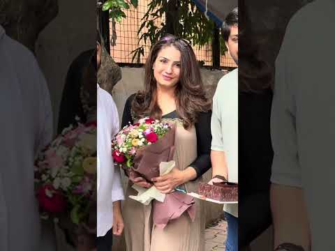 Raveena Tandon with fan cake cutting #youtubeshorts #youtube #youtubechannel #ytshorts #yt