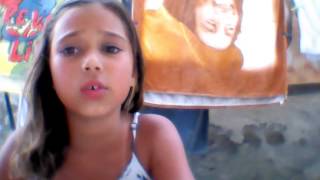 Fille de 9 ans quoi chante isleym petit bateau