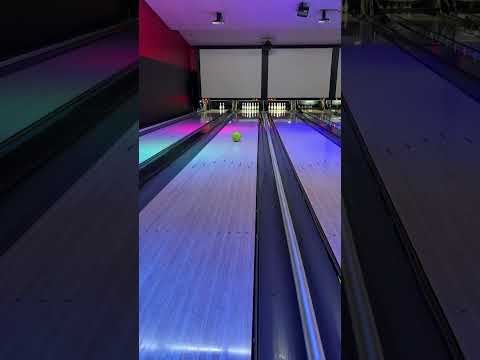 My Daughter first time bowling 🎳😍