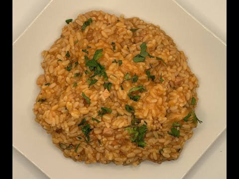 RISOTTO AL POMODORO CON FUNGHI E PANCETTA AFFUMICATA - Ricetta primo piatto saporito e gustoso!