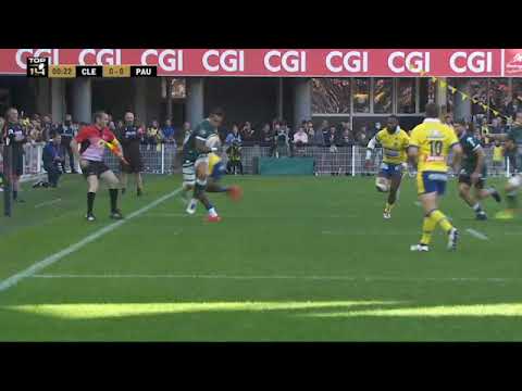 TOP 14 - J8 : Un joueur clermontois tacle involontairement l'arbitre de touche