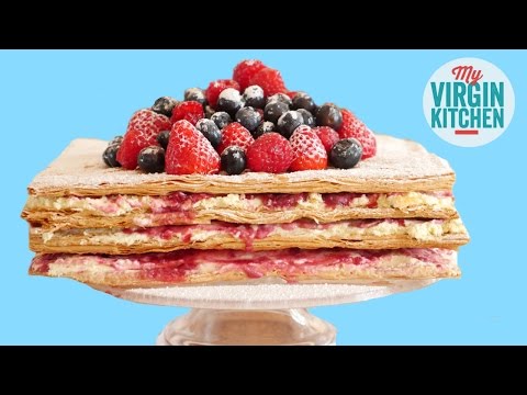 BERRY CREAM PASTRY STACK