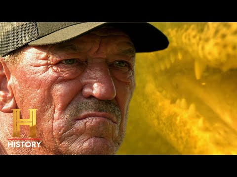 Swamp People: Hook-Breaking Monster Wreaks Havoc (Season 15) | History