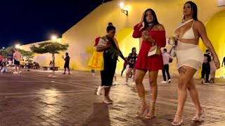 Download the video "cartagena colombia nightlife women "