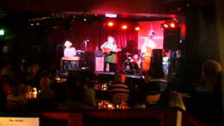 I Got Stung - Bonnie Dobson and her Boys