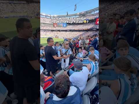 During the Spain 🇪🇸 vs Argentina 🇦🇷 WC final, some fans chose to stand throughout the match