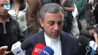 Խուժանություն է, օրենքի բռնաբարություն․ ՔՊ-ականներն ուժայիններով շրջապատված են հեռանում տարածքից