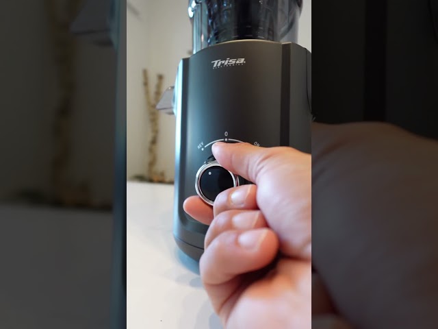 Video teaser for Review - Trisa - Entsafter "Slow Flow Juice" - Tamino