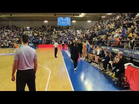 Jugada final y victoria Perfumerías Avenida-Valencia