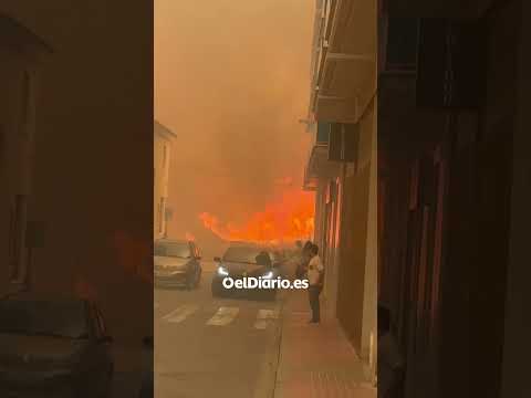 Las llamas alcanzan las calles de San José de la Montaña (Murcia) y lleva al desalojo de viviendas