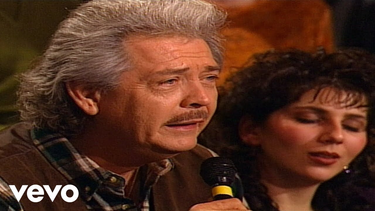 Bill & Gloria Gaither - Lord, I'm Coming Home [Live] ft. Donnie Sumner