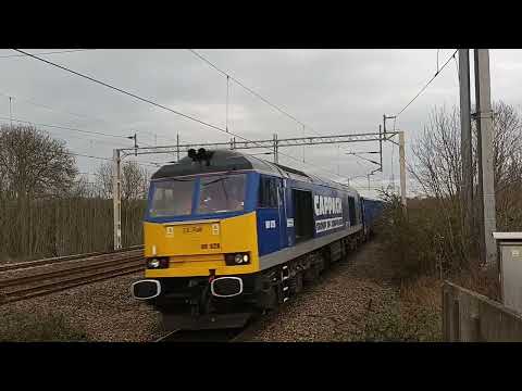 DC rail 60028 is seen flying through Tamworth Station 12/02/2022