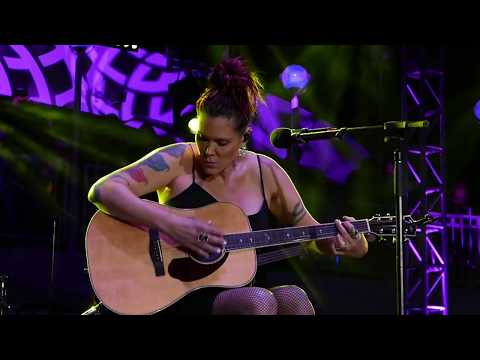 Videoclip de St. Teresa (Live) — Beth Hart