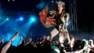 Peaches - crowd walking @ Get Loaded In The Park 2009