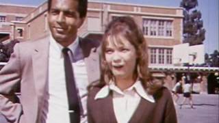 Room_222_-_1x04_-_The_Coat