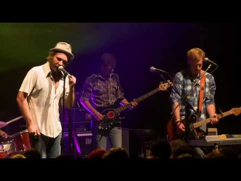 Red Wanting Blue - Finger In The Air (Live in HD)