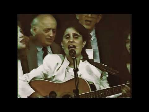 Debbie Friedman sings Lechi Lach