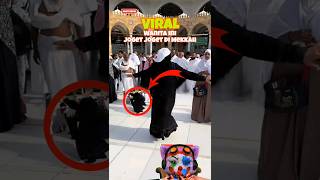 Download lagu Wanita ini joget joget di mekkah #shorts mp3
