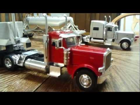1:32 scale brand new peterbilt 389 from new ray