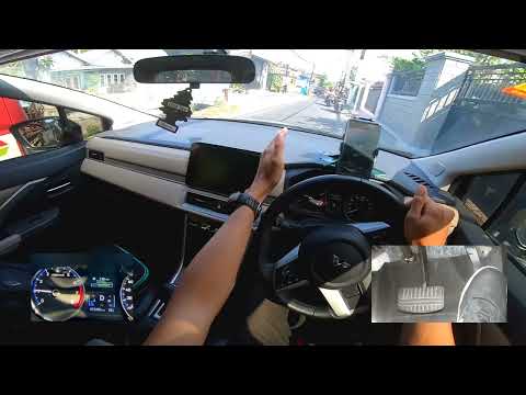 Entering a Small Alley and Passing an Avanza, Have to Slow Down - Mitsubishi Xpander Ultimate 1.5...