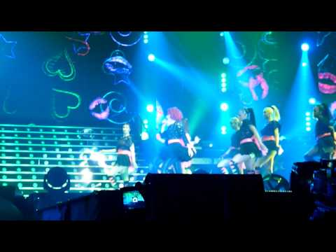 Cher Lloyd -Girlfriend- LIVE