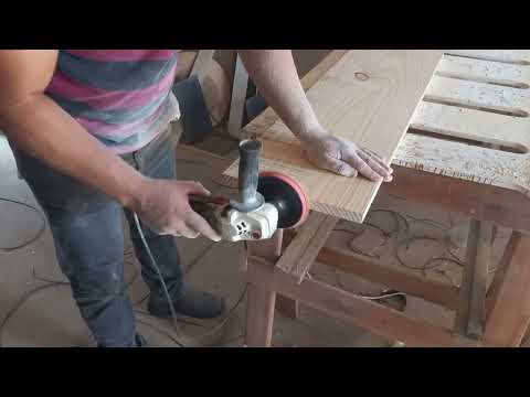 Dando acabamento em tábua pinus.