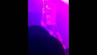 Machine Gun Kelly - Thoed Ass Live (Clip)
