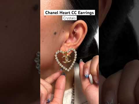 What are some differences between fashion jewelry and fine jewelry?