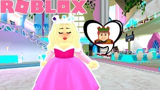 😱OH NO WHAT HAPPENED TO PRINCE PHILLIP?!🤴 POOR AURORA!😔 -ROBLOX ROYALE HIGH