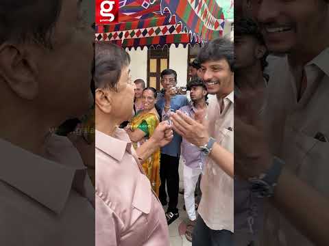 Jiiva Voting | ஜீவா கையை கவனிச்சீங்களா😱 #tnelections #Galatta