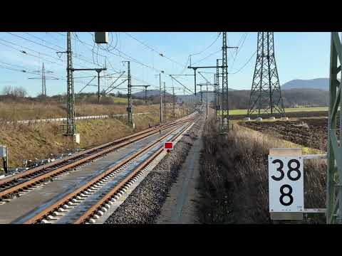 Ein ICE 4 fährt mit 250km/h in das Ostportal des Albvorlandtunnels ein