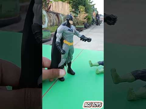 Hulk And Batman With Their Kids - x19 #marvel #superhero #hulk #marveltoys