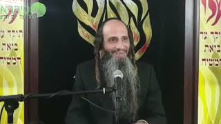 הרב מאור קריו   הכפתור של הבגד (הרב מאור קריו) - התמונה מוצגת ישירות מתוך אתר האינטרנט יוטיוב. זכויות היוצרים בתמונה שייכות ליוצרה. קישור קרדיט למקור התוכן נמצא בתוך דף הסרטון