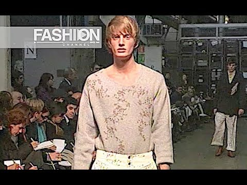 VIVIENNE WESTWOOD Fall 2000/2001 Menswear - Fashion Channel