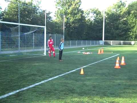 Kay Hilverink in keepertraining bij Arben Kasolli