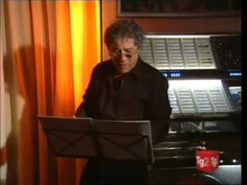 Il grande Poeta pazzoide Pasquale Panella, recita i versi del grande Poeta dei sentimenti Mogol.