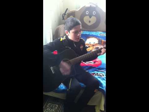 Tajik, Krasavets krasivo poyot na gitare