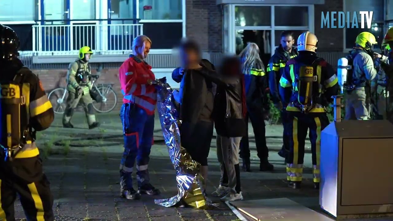 Bewoners gered bij grote brand in portiekflat Leliënstein Rotterdam