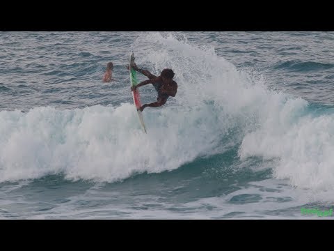 Move of the Week / Jean Carlos "Oli" Camarena at Gums - Freesurf Magazine