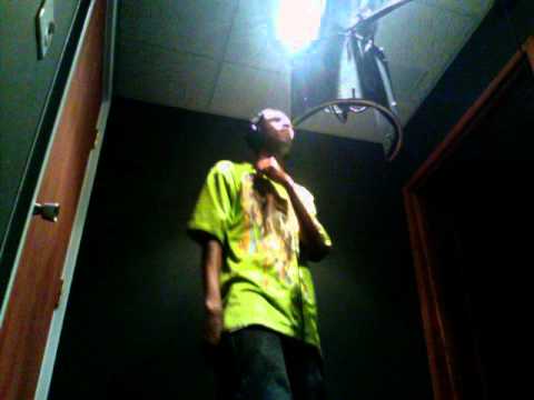 slim hood in the studio with jae gee in alt