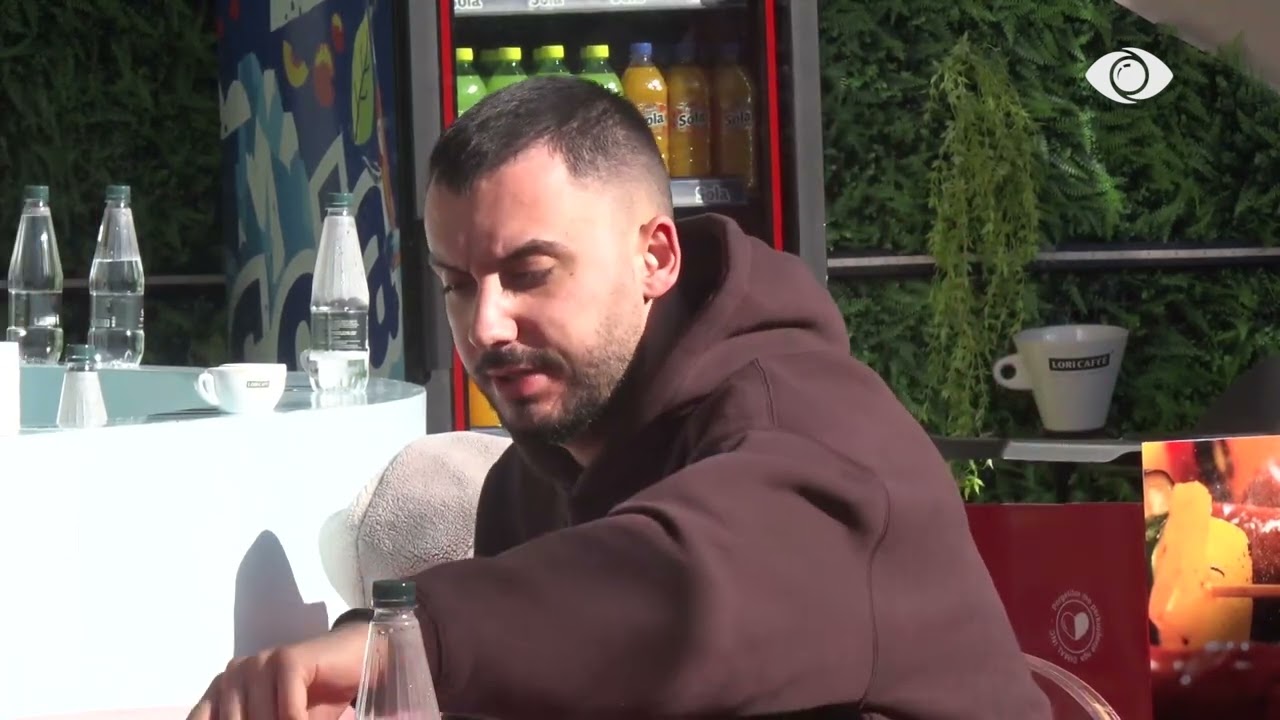 Ti je në fund fare/ Angelo debaton me Mateon: Ti je pa sedër