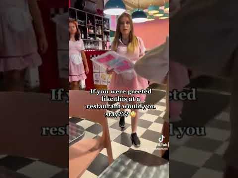 Garçom do restaurante Karen 2022😭