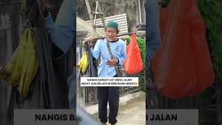 Download lagu ELDERLY PERSON CARRYING BANANAS #sharingkindness #sharingisbeautiful #sharingblessings #hardworke... mp3