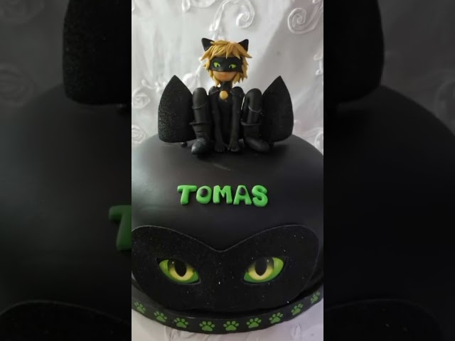 Vídeo relacionado con Vela Cumpleaños con Número Rojo y Negro, Velas de Cumpleaños con Números de Temática de Dibujos Animados Vela de Cumpleaños con Número de Ratón Rojo de Parafina Adorno para Tarta (Número 2)