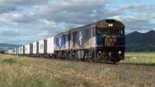 preview picture of video 'Freightliner Service at Parkville.  Tue 02/11/10'