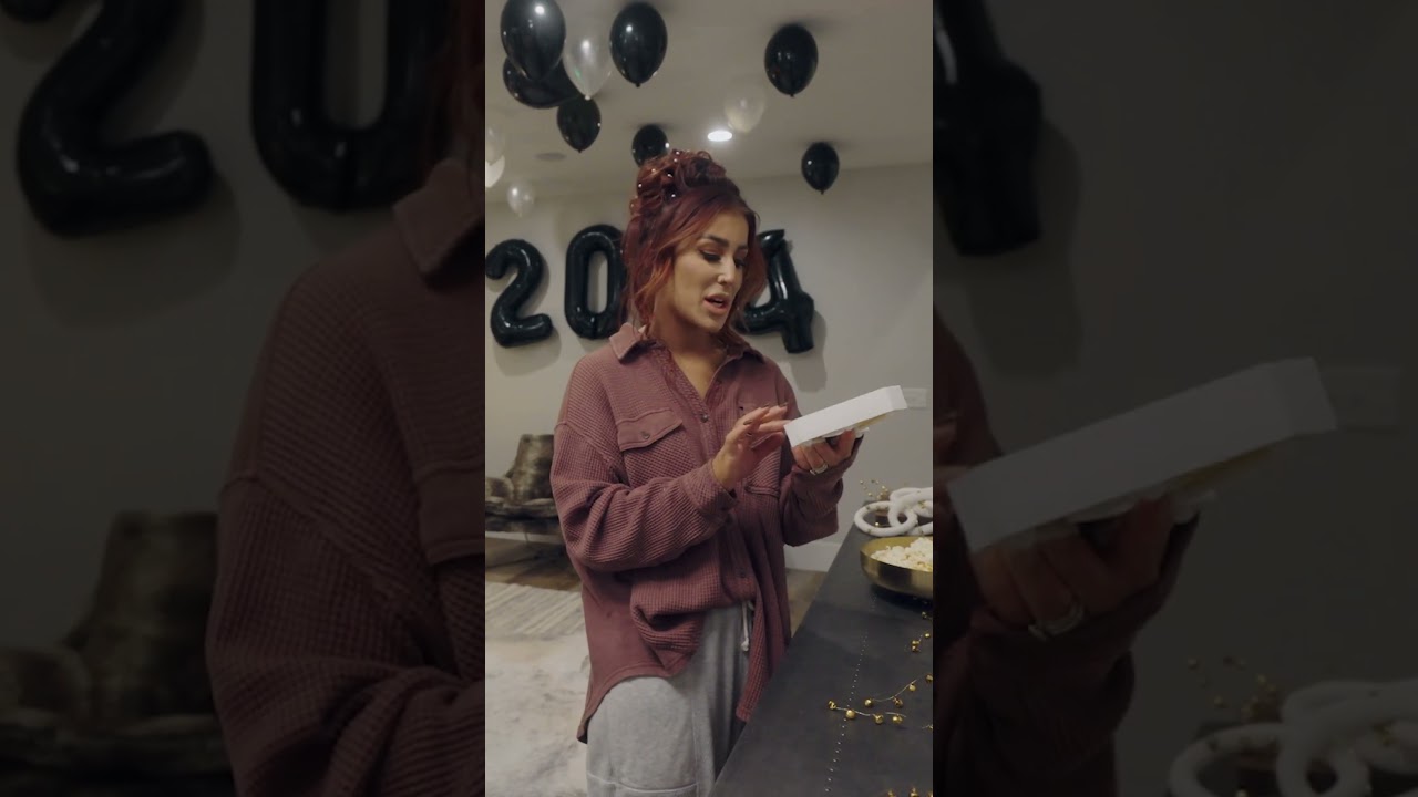 Decorating for New Years Eve #HGTV #NYE #NewYearsEve