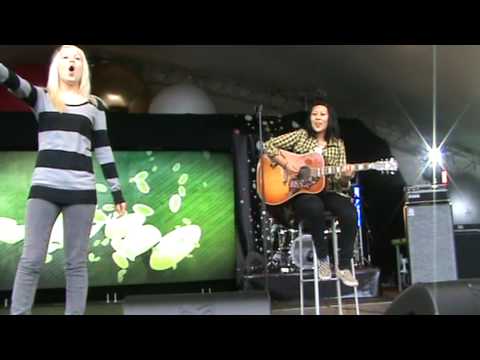 Agnete og Emelie fra The BlackSheeps - Oro Jeaka Beana - Mgp.jr.vinnere.show - Aker Brygge 29.05.10