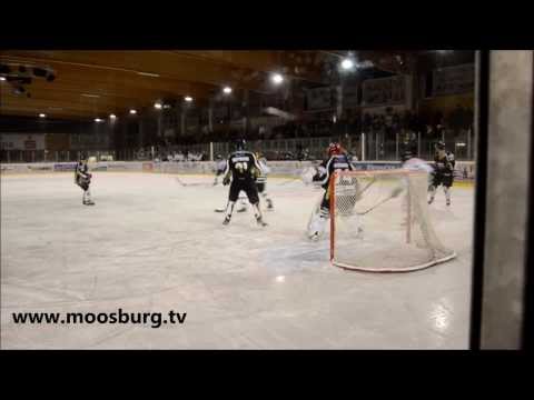 EV Moosburg schießt ein Tor