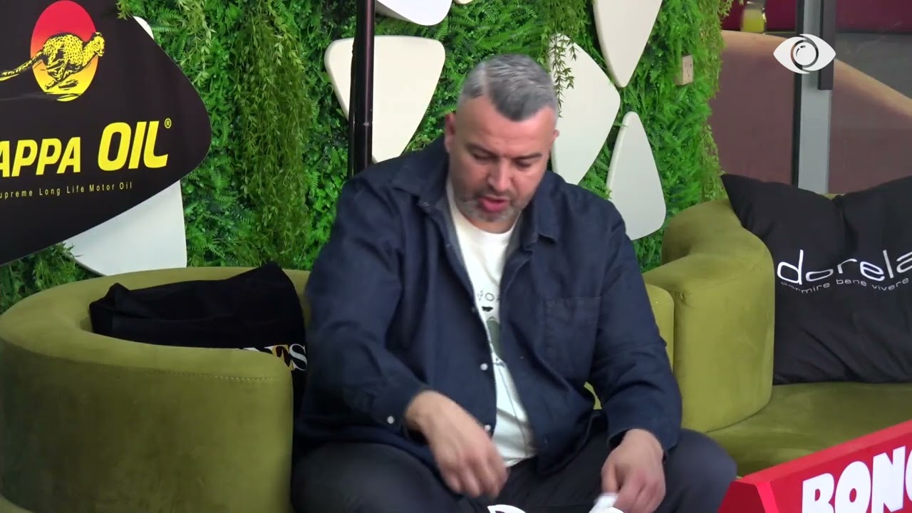 A je me Rogertin apo…/ Miri diskuton me Mateon