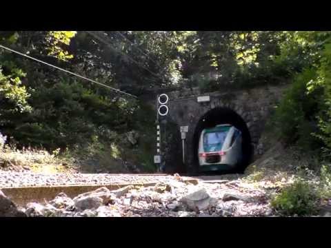 MINUETTO D.  DOPPIA TRAZIONE ENTRA IN GALLERIA RIPRESO DA TERRA - 17 - 8 - 2014.